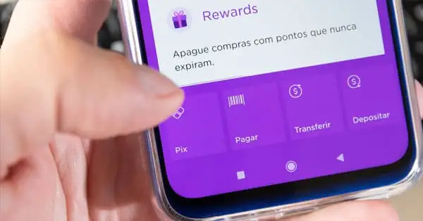 Ilustração representando pontos sendo trocados por produtos e serviços através do Nubank Rewards.