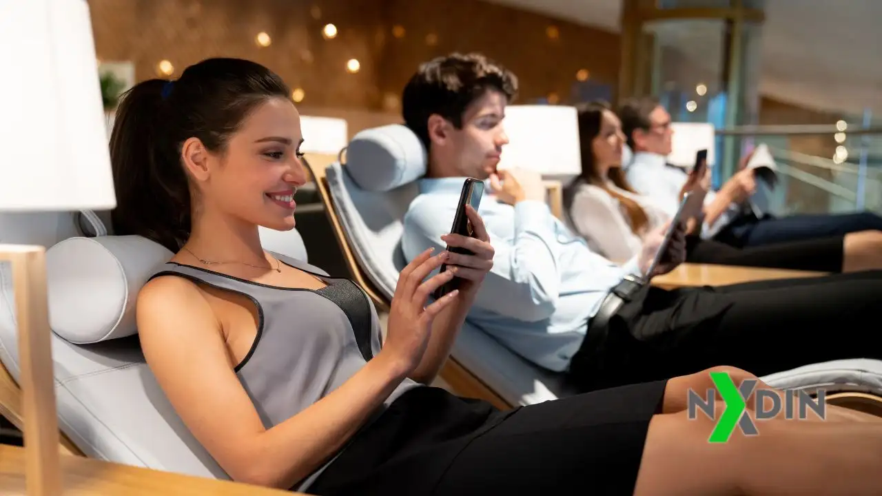 Cliente Visa Platinum desfrutando de benefícios exclusivos em viagens e recompensas.